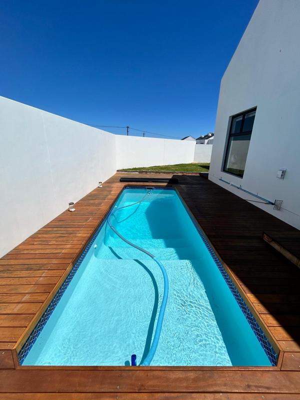 3 Bedroom Property for Sale in Golden Mile Western Cape